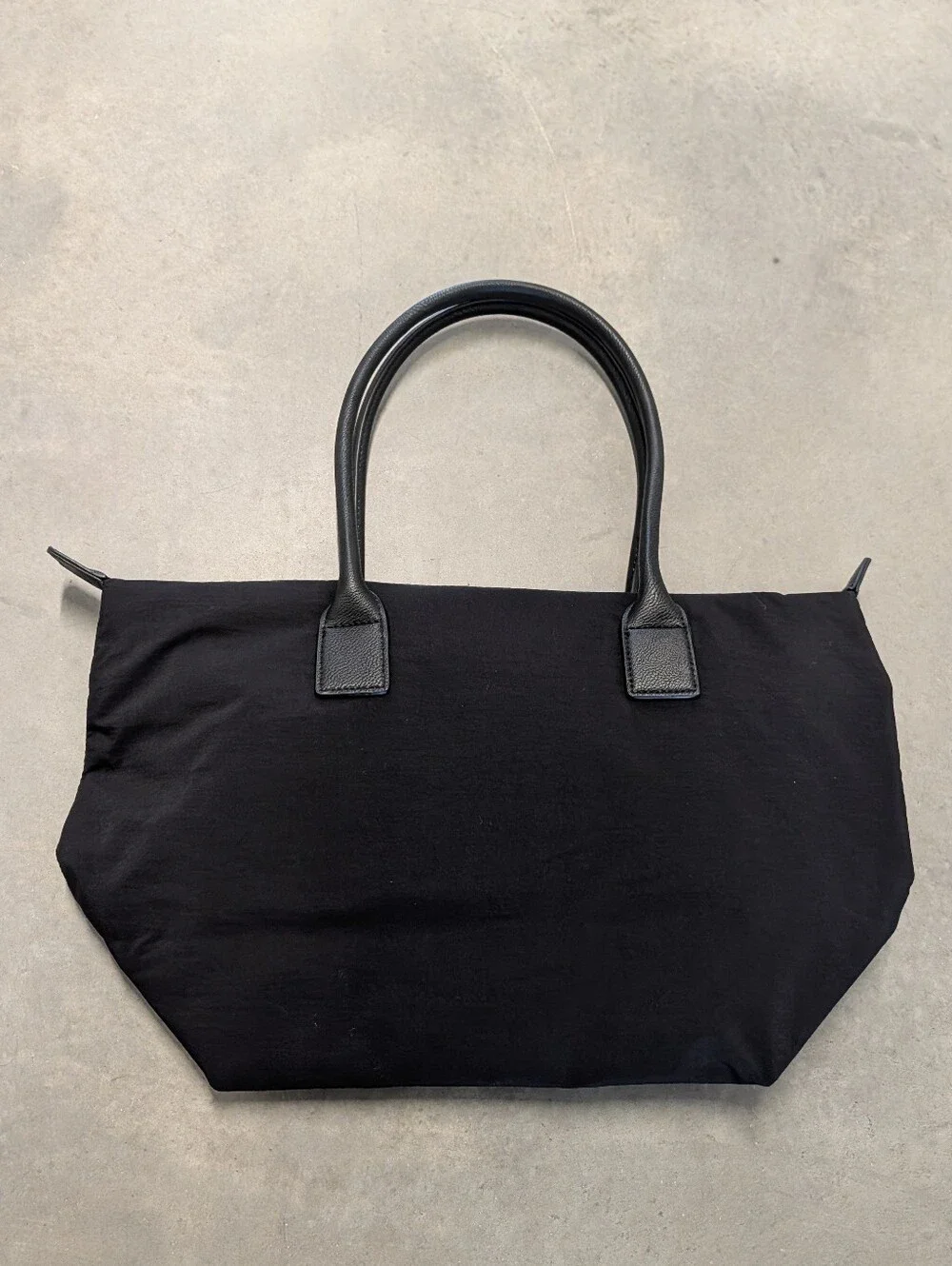UNIVERSAL THREAD black top zip purse bag